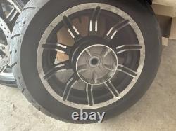 Harley Davidson Road King OEM Front Rear Wheel Set Dunlop D407 Tires Touring